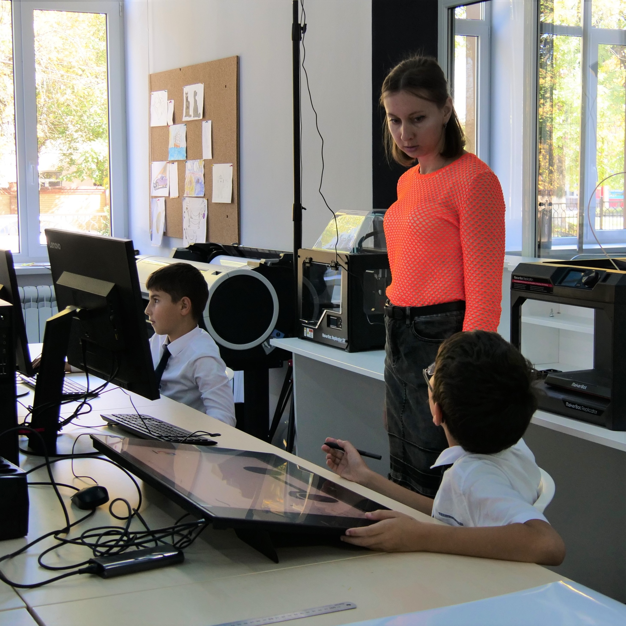 Уроки технологии для пятиклассников РФМЛИ проходят в Кванториуме